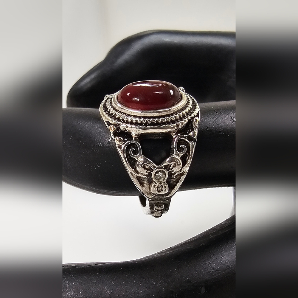 Elegant Silver and Red Gemstone Ring - Picture 2 of 4